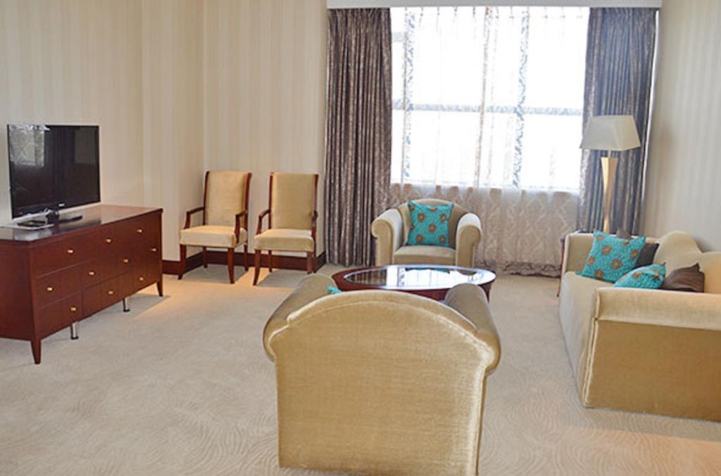 President Hotel At Umodzi Park Lilongüe Habitación foto
